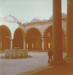 Ausgrabung002-01_Isin_1975_Blick_Topkapi-Palast.JPG