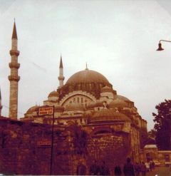 Ausgrabung002-03_Isin_1975_Blick_Sultan-Achmet-Camii.JPG