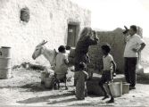 Ausgrabung038-01_Mumbaqa1976_Wassertransport.JPG
