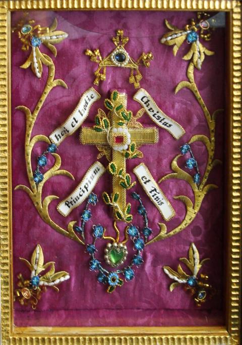 © Irene Karstens:  Osterarbeit in Aichstädt -  Vergissmeinnicht mit dem Herzjesu (grün) und dem Auge Gottes (blau)