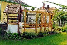 2008-08_03-3_H_Zalaber_Haus-Brunnen.JPG
